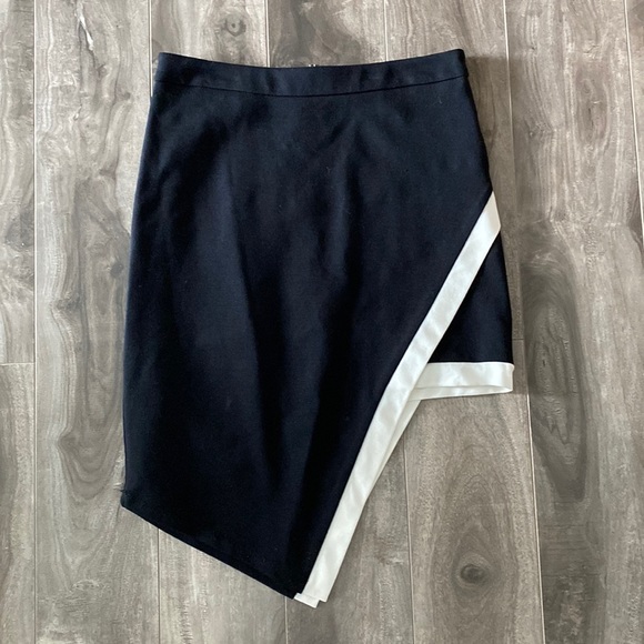 Women’s Forever21 asymmetrical black and white skirt - Picture 1 of 6